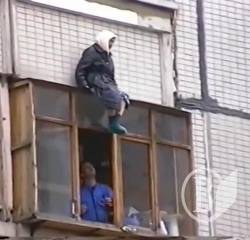 Деда сняли с карниза Деда сняли с карниза