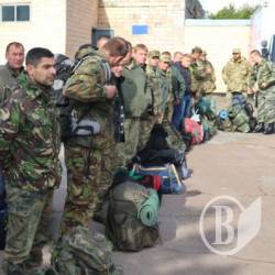 150 резервістів з Чернігова відправились на збори. Фото 150 резервістів з Чернігова відправились на збори. Фото