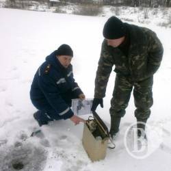 Льда еще нет, а зимние рыбаки на нее уже вышли Льда еще нет, а зимние рыбаки на нее уже вышли