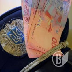 Прилуцьких «копів», які попалися на вимаганні 8 тисяч гривень, відсторонили від посади Прилуцьких «копів», які попалися на вимаганні 8 тисяч гривень, відсторонили від посади