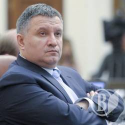 Аваков розповів, скільки роздав нагородних «стволів» Аваков розповів, скільки роздав нагородних «стволів»