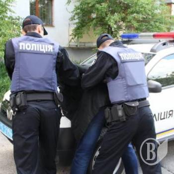 Засуджено крадіїв, що побили патрульного й відібрали пістолет Засуджено крадіїв, що побили патрульного й відібрали пістолет