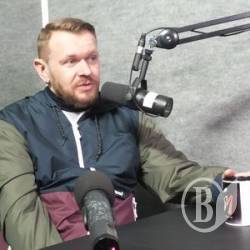 Відверта бесіда з лідером гурту «Тартак» Сашком Положинським під час «Вечері на Свободі» Відверта бесіда з лідером гурту «Тартак» Сашком Положинським під час «Вечері на Свободі»