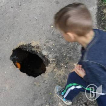 Біля дитсадка з’явився «Провалъ» Біля дитсадка з’явився «Провалъ»