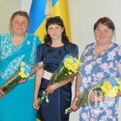 12 багатодітних матерів отримали нагороди 12 багатодітних матерів отримали нагороди