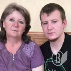 До військового злочинця Агєєва пустили маму з цукерками До військового злочинця Агєєва пустили маму з цукерками