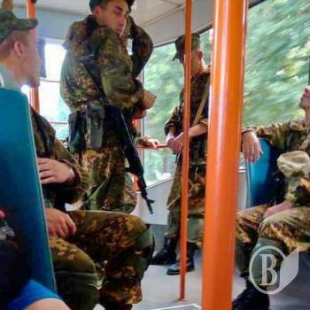 Білоруськими містами шастають «зелені чоловічки» з автоматами Білоруськими містами шастають «зелені чоловічки» з автоматами