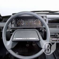 Дитина випала з авто під час руху Дитина випала з авто під час руху