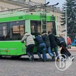 Тролейбусів зранку не було через вчорашній обрив Тролейбусів зранку не було через вчорашній обрив