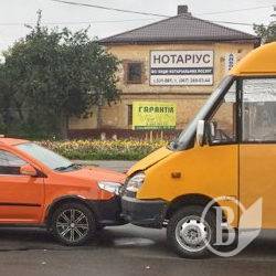 Маршрутка і два легковика пом’яті в ДТП в Чернігові Маршрутка і два легковика пом’яті в ДТП в Чернігові