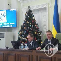 Триває передноворічна сесія Чернігівської міськради. З ялиною Триває передноворічна сесія Чернігівської міськради. З ялиною