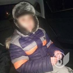 Дитина на маму чекала, а тут раптом пильні громадяни з поліцією… Дитина на маму чекала, а тут раптом пильні громадяни з поліцією…