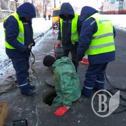 В Чернігові розвалився каналізаційний колектор на вулиці Молодчого В Чернігові розвалився каналізаційний колектор на вулиці Молодчого