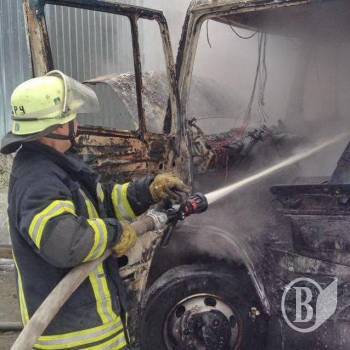 Погоріла стара вантажівка «Mercedes» Погоріла стара вантажівка «Mercedes»