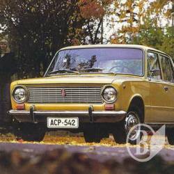 Древній ВАЗ вдарив шкільний автобус. Дитина в лікарні Древній ВАЗ вдарив шкільний автобус. Дитина в лікарні