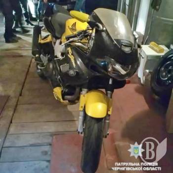 Впіймали мотоцикліста, який збив пішого на літровому байку Впіймали мотоцикліста, який збив пішого на літровому байку