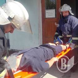 Пожежники тренувалися і гасити, й виносити Пожежники тренувалися і гасити, й виносити