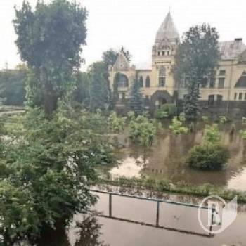 Бібліотека Короленка просить допомоги – просушити фонди Бібліотека Короленка просить допомоги – просушити фонди