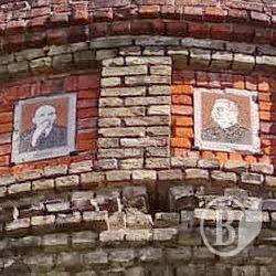 В прикордонному місті досі славлять будівельників комунізму і Сталіна з Леніним В прикордонному місті досі славлять будівельників комунізму і Сталіна з Леніним