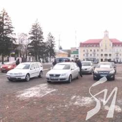 Як зустрічають Порошенка на площі в Чернігові Як зустрічають Порошенка на площі в Чернігові