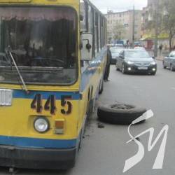 Проїзд тролейбусом в Чернігові збираються підвищити до 5 грн Проїзд тролейбусом в Чернігові збираються підвищити до 5 грн