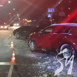 Не допомагає світлофор роз’їхатися на перехресті Київської і Мстиславської Не допомагає світлофор роз’їхатися на перехресті Київської і Мстиславської
