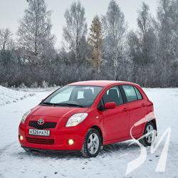 «Toyota» кормою збила людину на тротуарі «Toyota» кормою збила людину на тротуарі