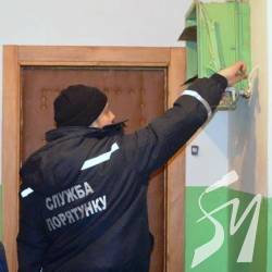 Рятувальники перевіряють «надто високі» будинки в Чернігові Рятувальники перевіряють «надто високі» будинки в Чернігові