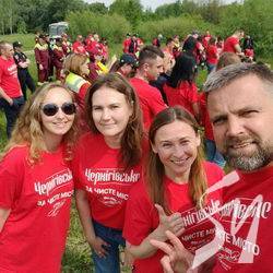 Чернігівці разом із брендом «Чернігівське» прибрали берег Десни Чернігівці разом із брендом «Чернігівське» прибрали берег Десни