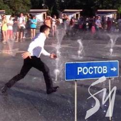 Саакашвілі у фонтані. І чого ви туди лізете… Саакашвілі у фонтані. І чого ви туди лізете…