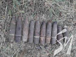 В Чернігівському районі на території школи знайшли 10 артилерійських снарядів В Чернігівському районі на території школи знайшли 10 артилерійських снарядів