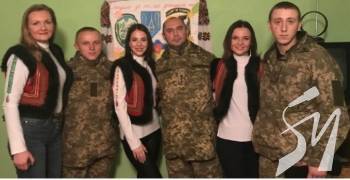 Військові артисти з Чернігова виступили з концертами на Донбасі Військові артисти з Чернігова виступили з концертами на Донбасі