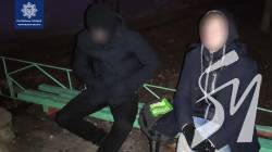 У Чернігові патрульні виявили хлопців, які розмалювали зупинку громадського транспорту У Чернігові патрульні виявили хлопців, які розмалювали зупинку громадського транспорту