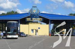 Водій намагався перевезти через кордон цигарки, які сховав у колесах Водій намагався перевезти через кордон цигарки, які сховав у колесах