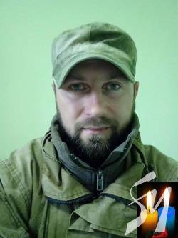 Під Черніговом попрощалися з розвідником, який воював на Донбасі Під Черніговом попрощалися з розвідником, який воював на Донбасі