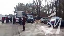 У Нових Яриловичах люди не можуть перетнути кордон через збій в роботі електронної системи митниці У Нових Яриловичах люди не можуть перетнути кордон через збій в роботі електронної системи митниці