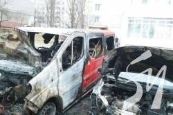 У Чернігові через підпал згоріло дві автівки У Чернігові через підпал згоріло дві автівки
