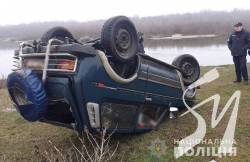 В Десні потонув автомобіль разом з водієм В Десні потонув автомобіль разом з водієм