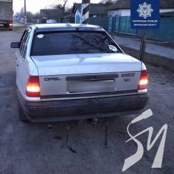 Патрульні зупинили автівку з підробленими документами Патрульні зупинили автівку з підробленими документами