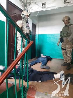 У Ніжині поліція затримала групу квартирних злодіїв-гастролерів У Ніжині поліція затримала групу квартирних злодіїв-гастролерів