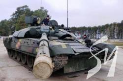 Модернізований танк т-72 випробовують на Чернігівщині Модернізований танк т-72 випробовують на Чернігівщині
