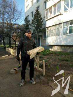 На Чернігівщині тренер за свій рахунок майструє огорожі для клумб На Чернігівщині тренер за свій рахунок майструє огорожі для клумб
