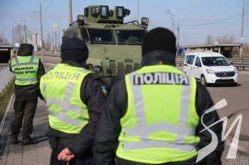 Українських поліцейських та нацгвардійців розпочнуть тестувати на коронавірус Українських поліцейських та нацгвардійців розпочнуть тестувати на коронавірус