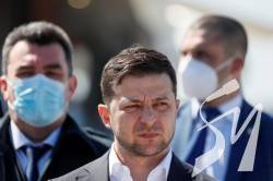 Надбавки до зарплат для медиків: Зеленський доручив МОЗ і головам ОДА усунути перешкоди для виплат Надбавки до зарплат для медиків: Зеленський доручив МОЗ і головам ОДА усунути перешкоди для виплат