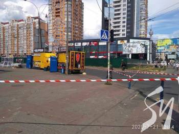 Біля метро Мінська у Києві знешкодили дві саморобні вибухівки. ВІДЕО Біля метро Мінська у Києві знешкодили дві саморобні вибухівки. ВІДЕО