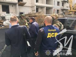 Поліцейські Чернігова викрили злочинну групу у вимаганні пів мільйона гривень з місцевого бізнесмена Поліцейські Чернігова викрили злочинну групу у вимаганні пів мільйона гривень з місцевого бізнесмена