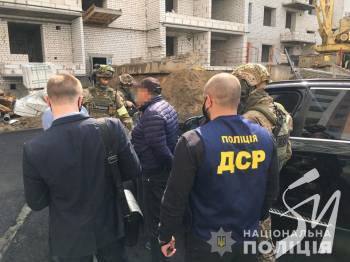 Поліцейські Чернігова викрили злочинну групу у вимаганні пів мільйона гривень з місцевого бізнесмена Поліцейські Чернігова викрили злочинну групу у вимаганні пів мільйона гривень з місцевого бізнесмена