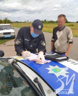 У Коропі п’яний водій скутера пропонував патрульним хабара У Коропі п’яний водій скутера пропонував патрульним хабара