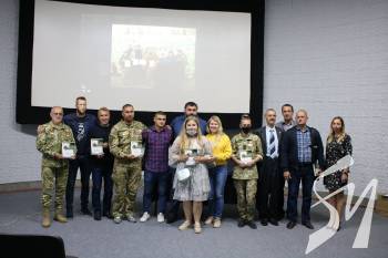 У Чернігові відбулась презентація книги Євгена Зінича «Волонтерські щоденники» У Чернігові відбулась презентація книги Євгена Зінича «Волонтерські щоденники»