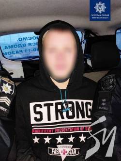 Патрульні оперативно розшукали підлітка, що втік з лікарні Патрульні оперативно розшукали підлітка, що втік з лікарні